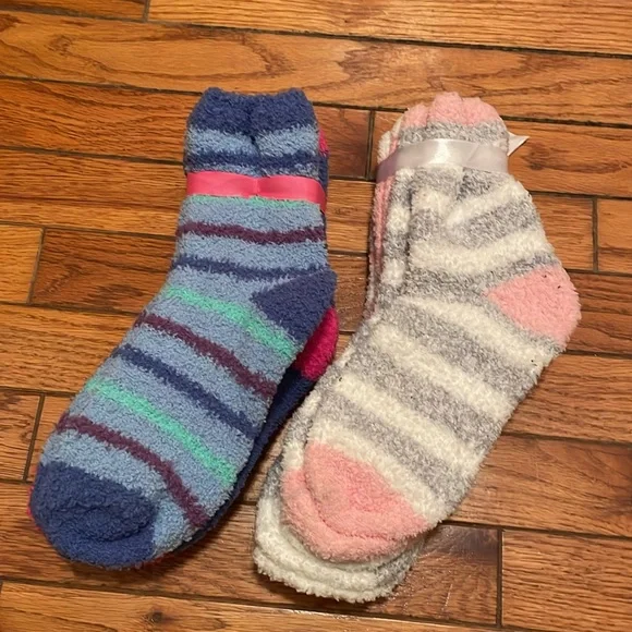 6 Pairs Fuzzy Socks - Picture 2 of 4